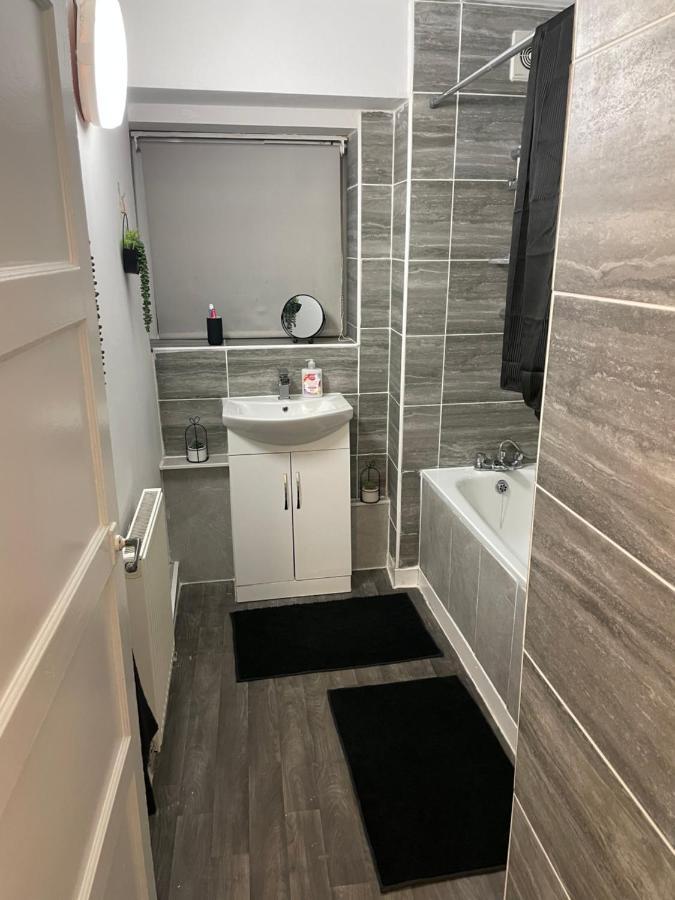 Lovely 2Bedroom 4Mins From Wimbledon Station Лондон Екстер'єр фото