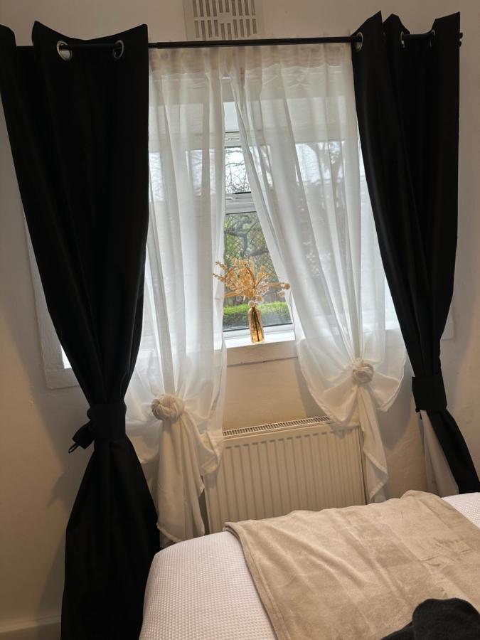 Lovely 2Bedroom 4Mins From Wimbledon Station Лондон Екстер'єр фото