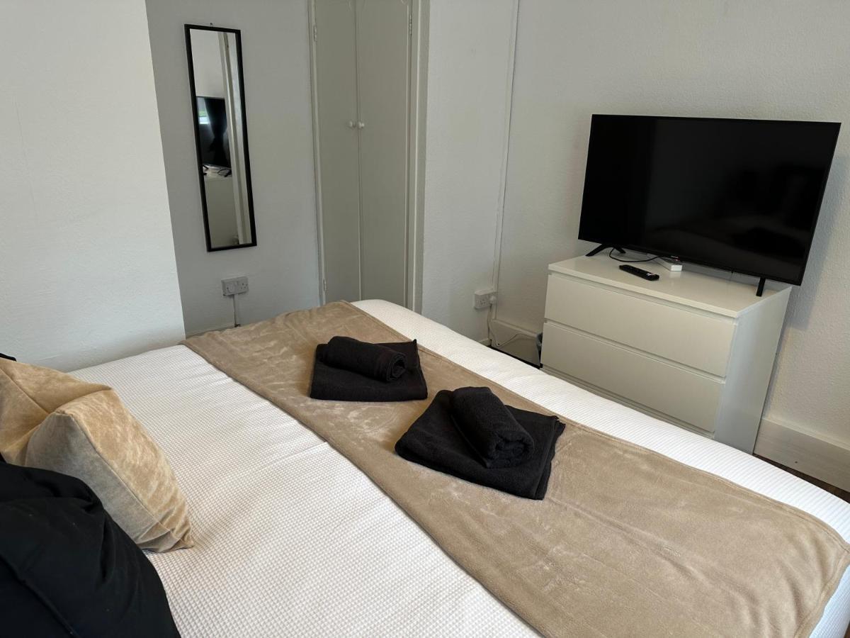 Lovely 2Bedroom 4Mins From Wimbledon Station Лондон Екстер'єр фото