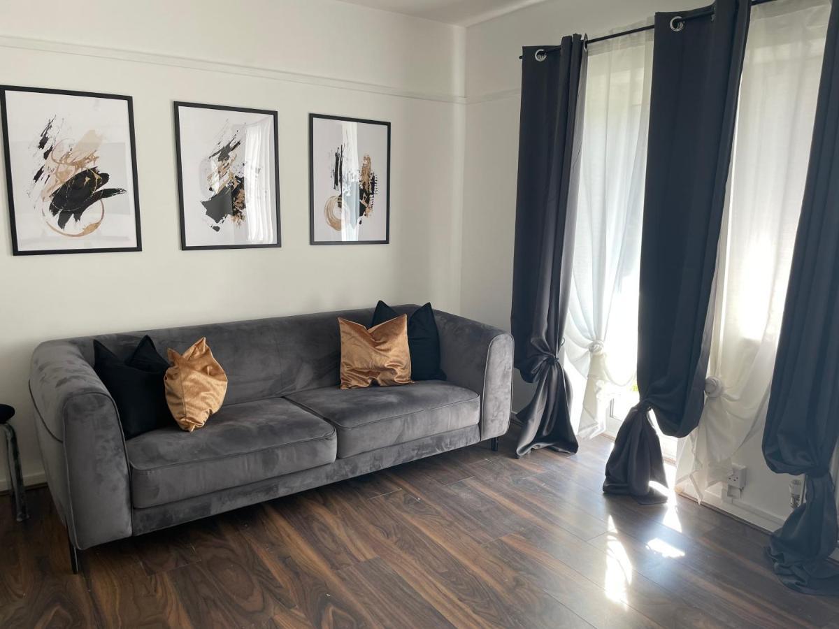 Lovely 2Bedroom 4Mins From Wimbledon Station Лондон Екстер'єр фото
